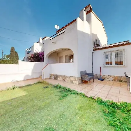 Charmante Maison Avec Jardin Puig -rom * روساس