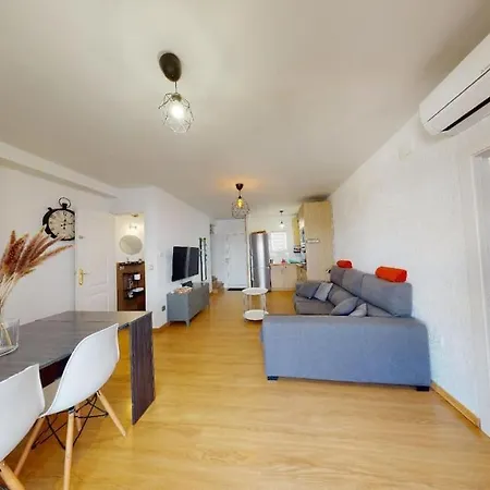 Charmante Maison Avec Jardin Puig -rom فيلة