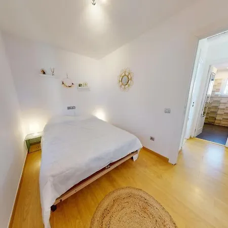 Charmante Maison Avec Jardin Puig -rom * روساس