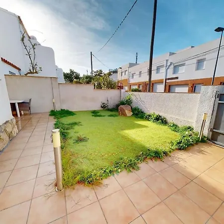 Charmante Maison Avec Jardin Puig -rom
